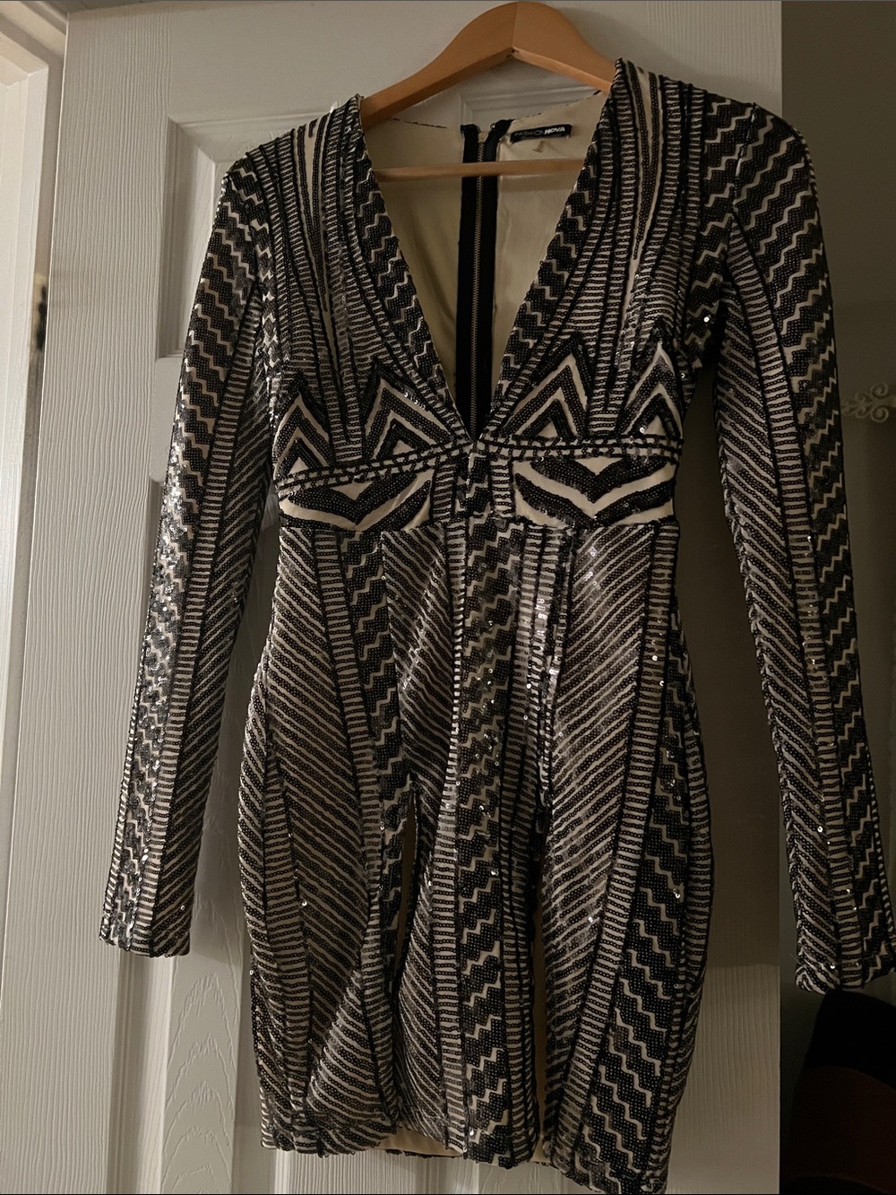 Fashion Nova Black and White Sequin V-Neck Long Sleeve Dress